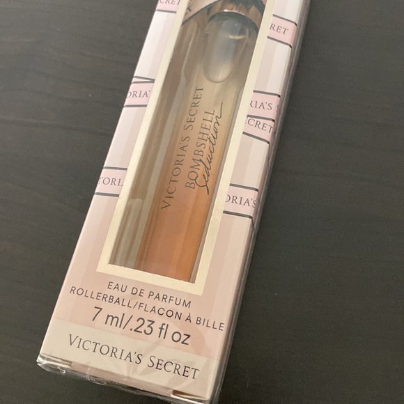 NIB Victoria Secret Bombshell Perfume Roller - Picture 2 of 5